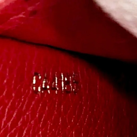 Never used in Box Louis Vuitton Lockme Long Wallet
M61277 - Picture 4 of 15